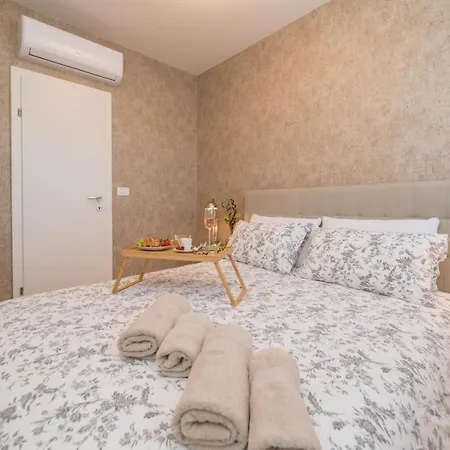 Gioan Novigrad, 500m To Sea, Private Heated Jacuzzi, Bbq, Free Parking