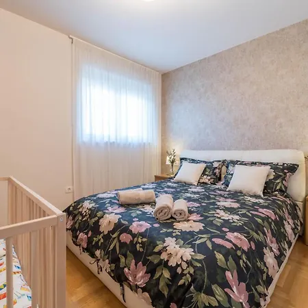 Gioan Novigrad, 500m To Sea, Private Heated Jacuzzi, Bbq, Free Parking